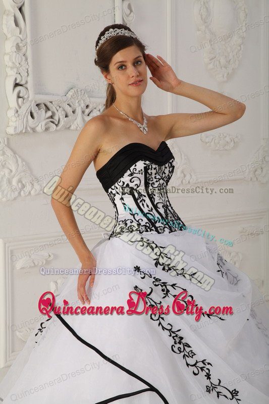 Sweetheart White Layers Quinceanera Dress with Beading and Appliques
