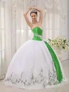 Simple White and Green Quinceanera Dress with Beautiful Embroidery for 2021 Party