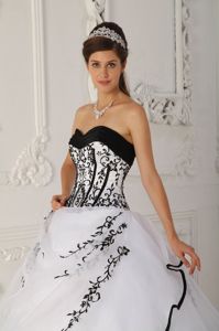 Sweetheart White Layers Quinceanera Dress with Beading and Appliques