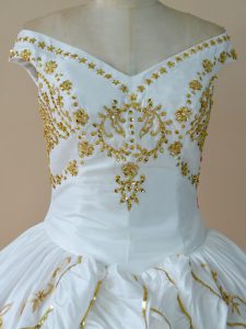 Popular White Tafffeta Ruffles Off the Shoulder Quinceanera Dress with Gold Embroidery
